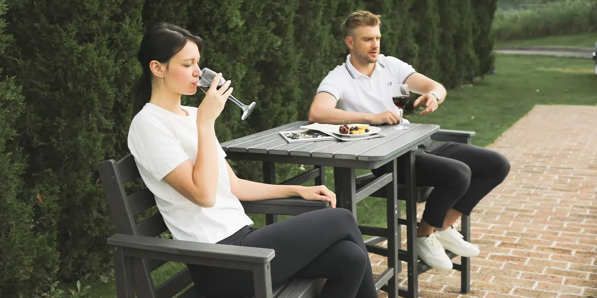 6 Benefits of Having an Outdoor Bar Set