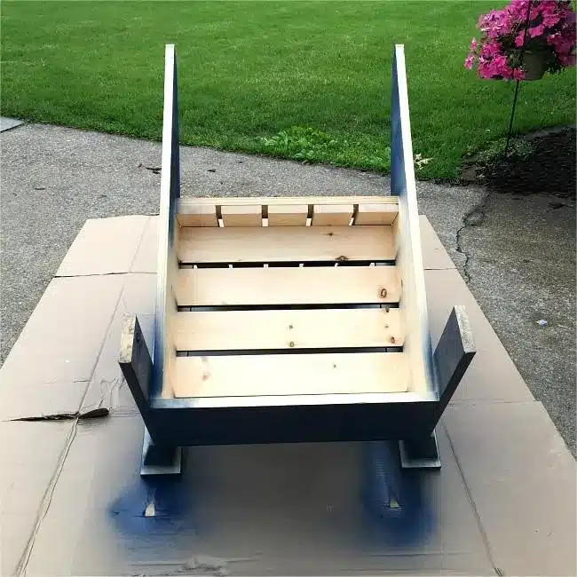 paint the bottom of Adirondack Chair