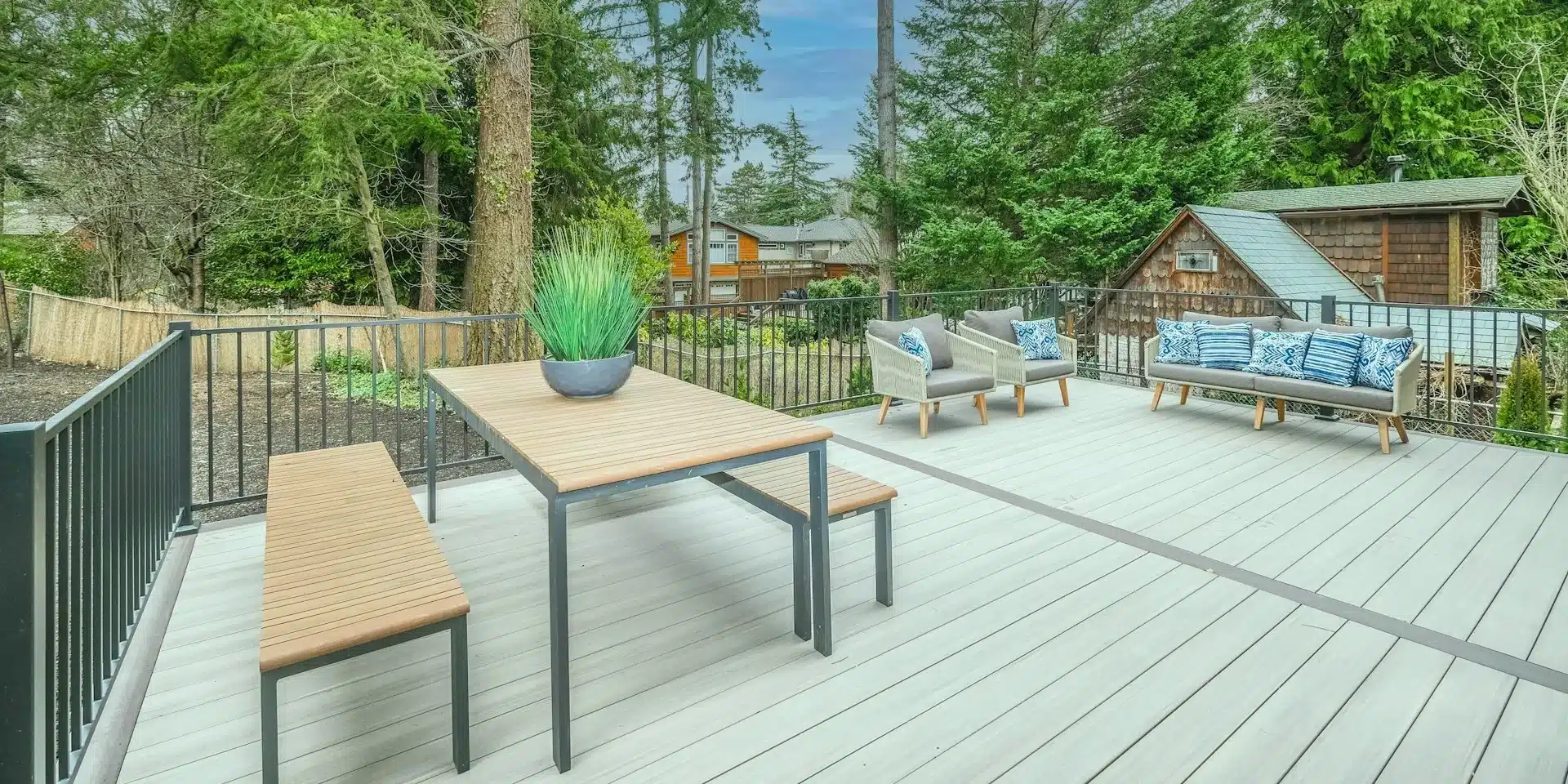 outdoor dining table
