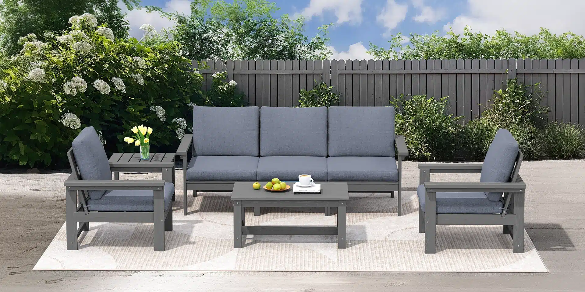 Waterproof Outdoor Modular Sofa Set with Carpet in the Patio
