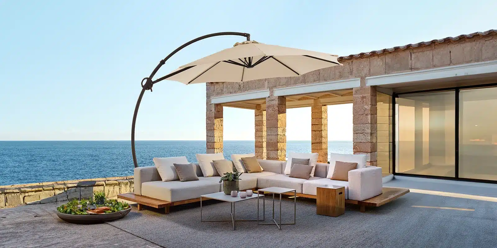 10 ft Round Curved Cantilever Umbrella with Outdoor Sofa