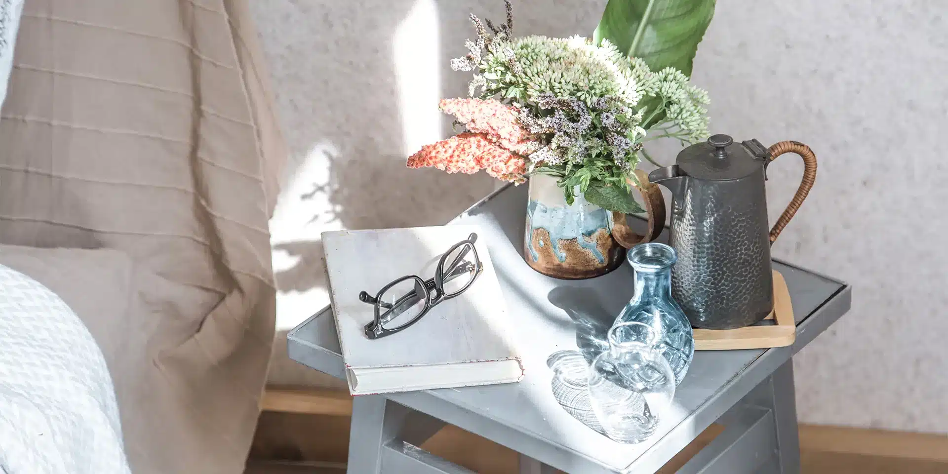 12 Simple Outdoor Side Table Decor Ideas for a Cozy Vibe
