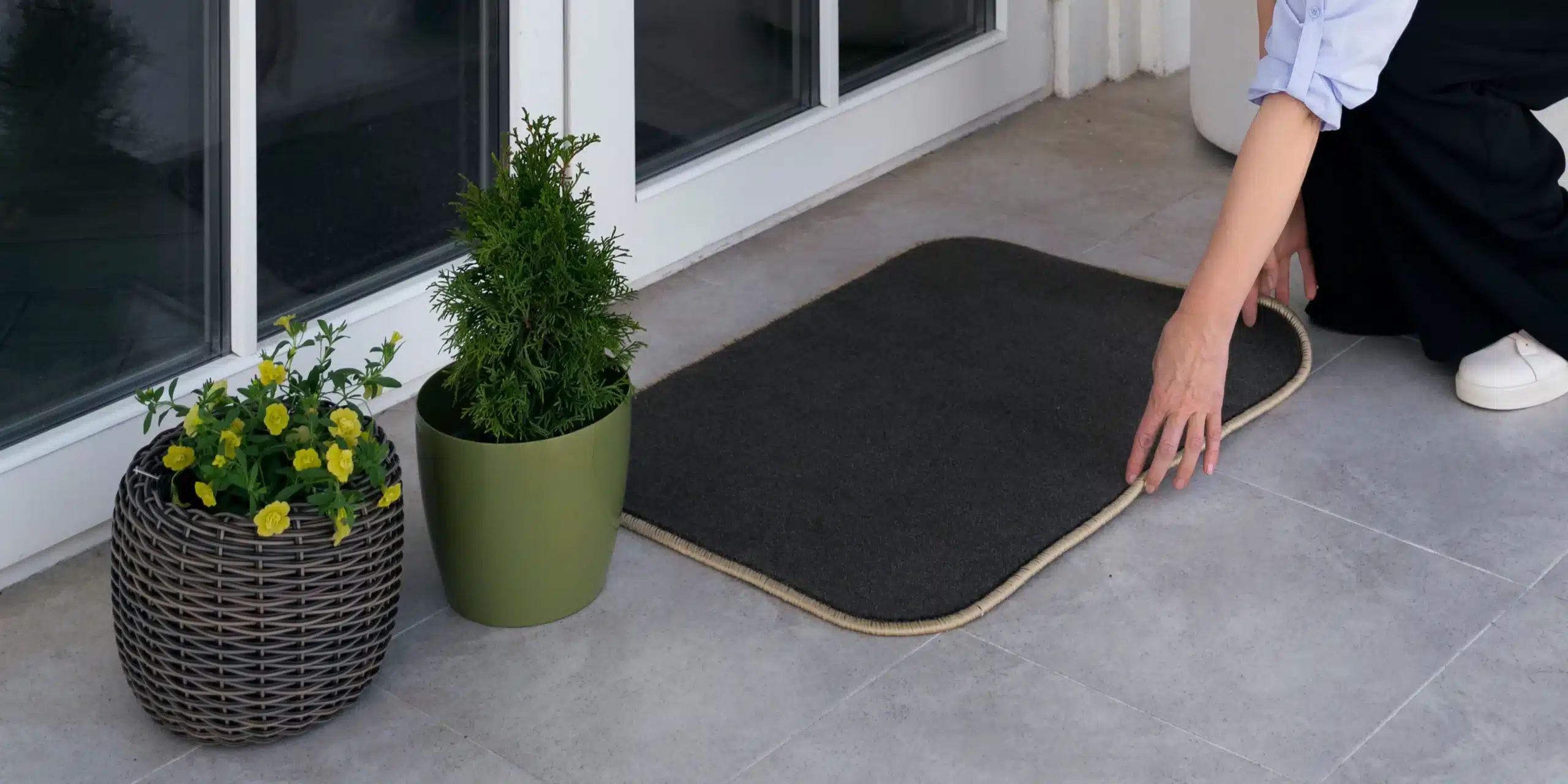 lay a outdoor rug Lay a Outdoor Rug