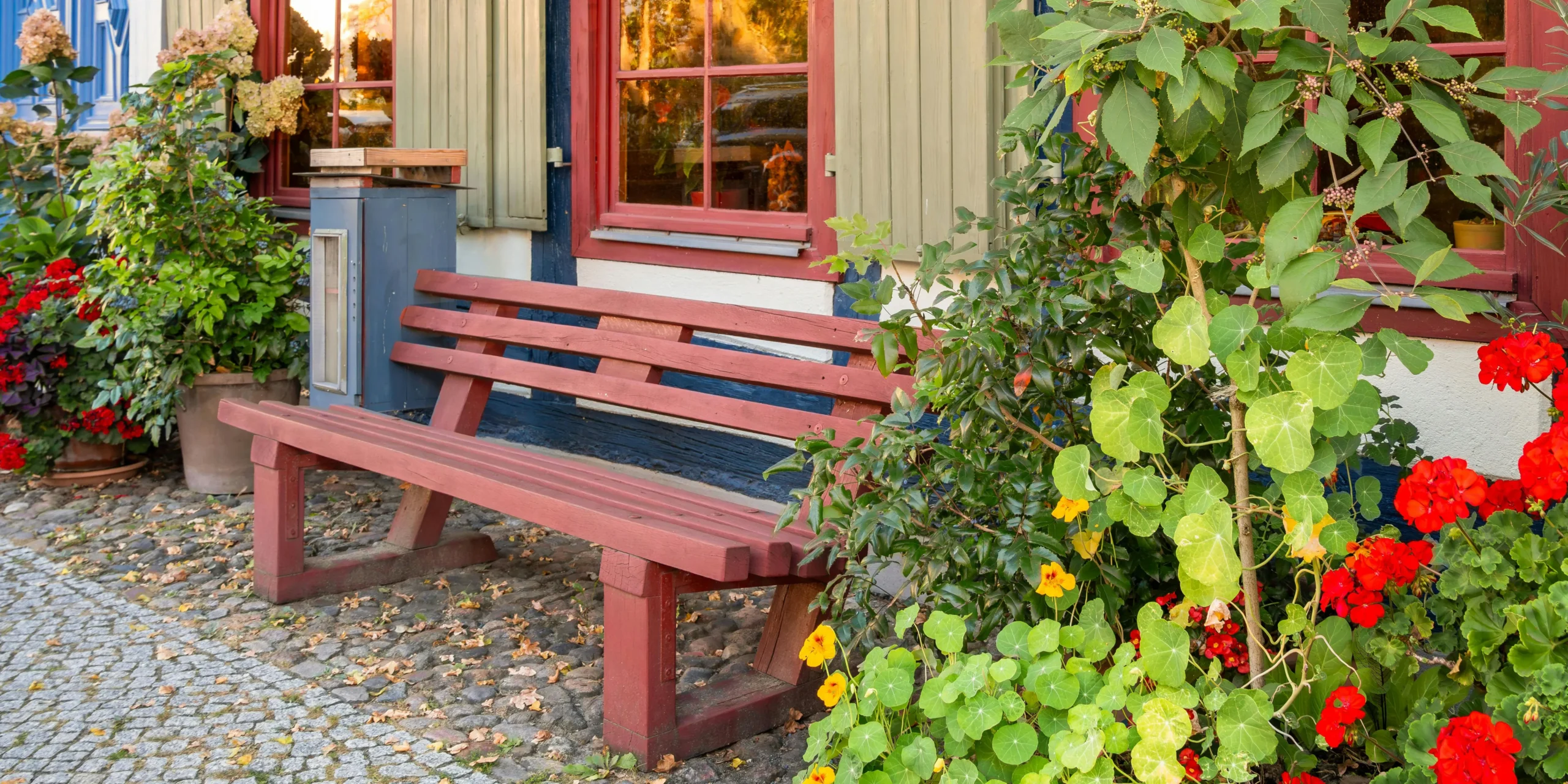 bench around potted plants Bench around Potted Plants