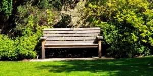 outdoor bench decorating ideas
