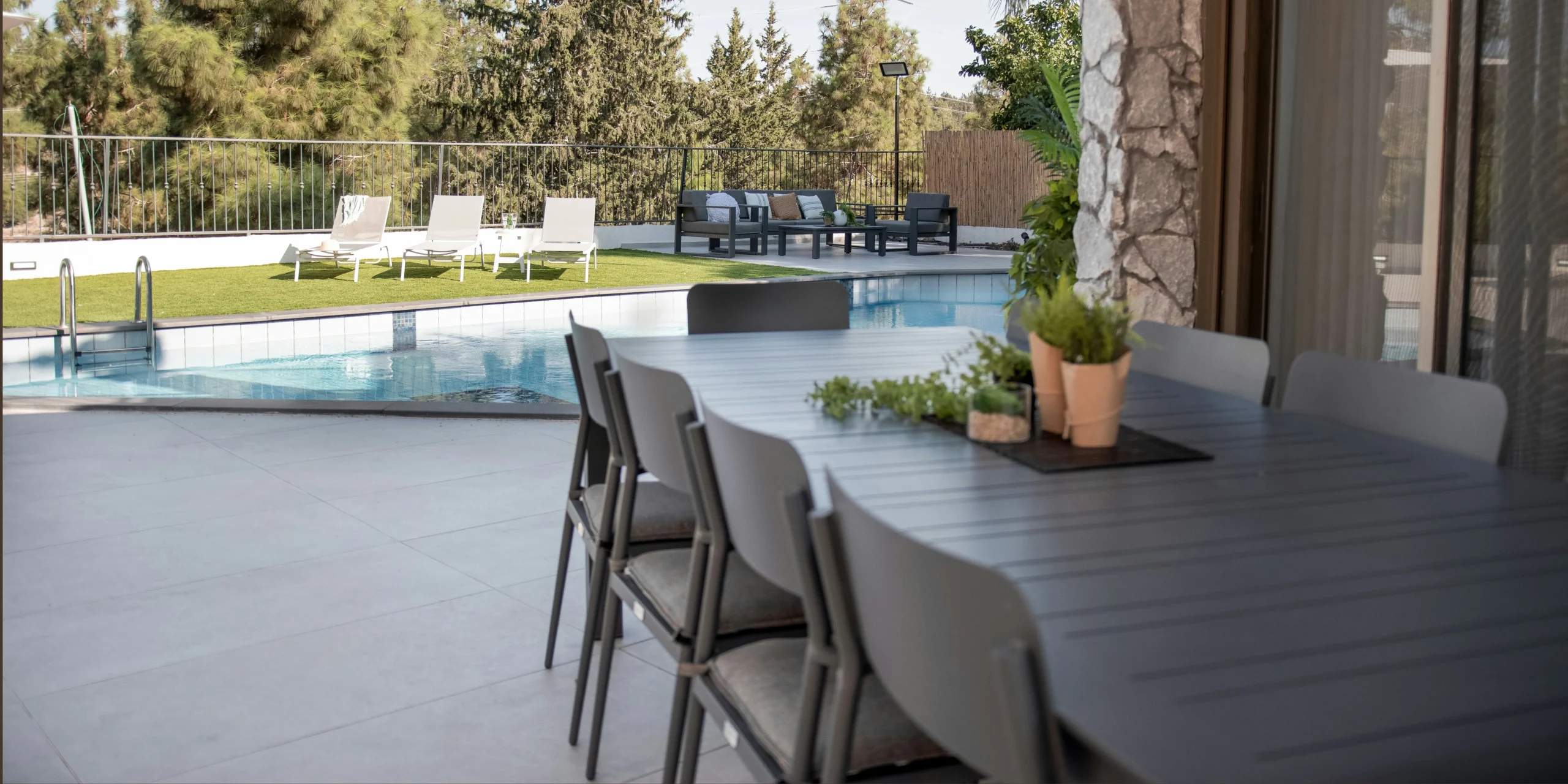 poolside dining area