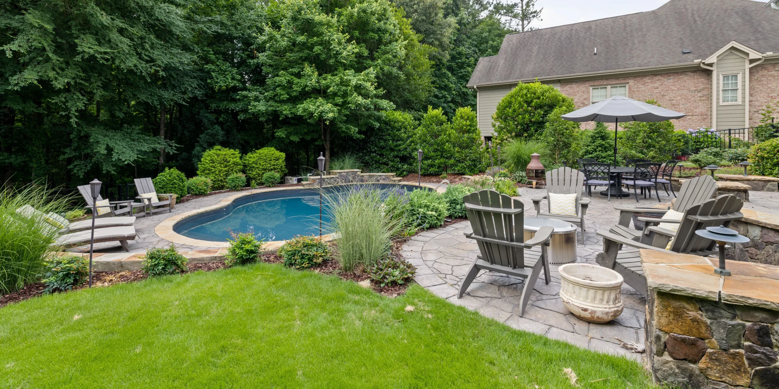 how to decorate a patio